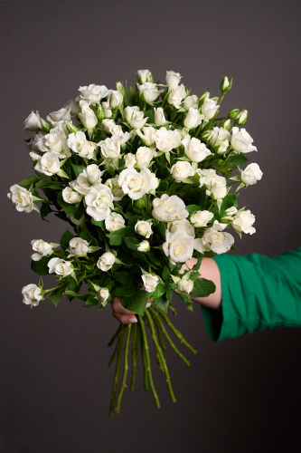 Моно букет из кустовой розы Арт 989903Дв